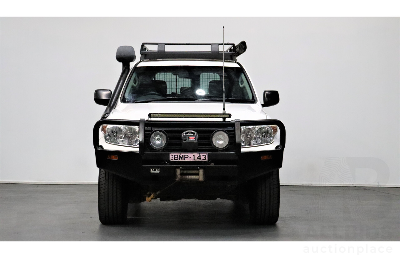 2/2013 Toyota Landcruiser GX (4x4) VDJ200R MY13 4d Wagon White 4.5L