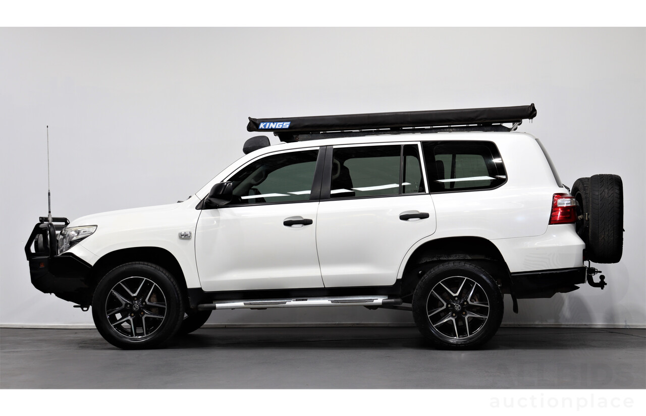 2/2013 Toyota Landcruiser GX (4x4) VDJ200R MY13 4d Wagon White 4.5L