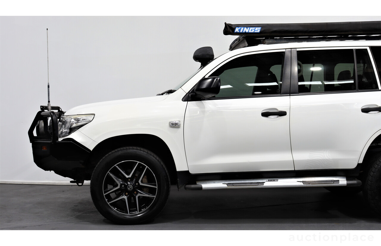 2/2013 Toyota Landcruiser GX (4x4) VDJ200R MY13 4d Wagon White 4.5L