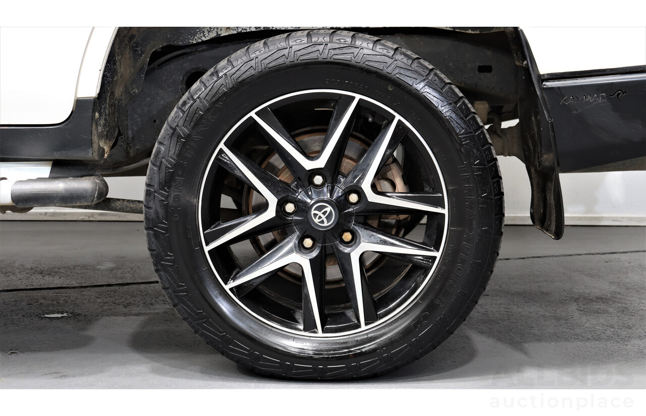 2/2013 Toyota Landcruiser GX (4x4) VDJ200R MY13 4d Wagon White 4.5L