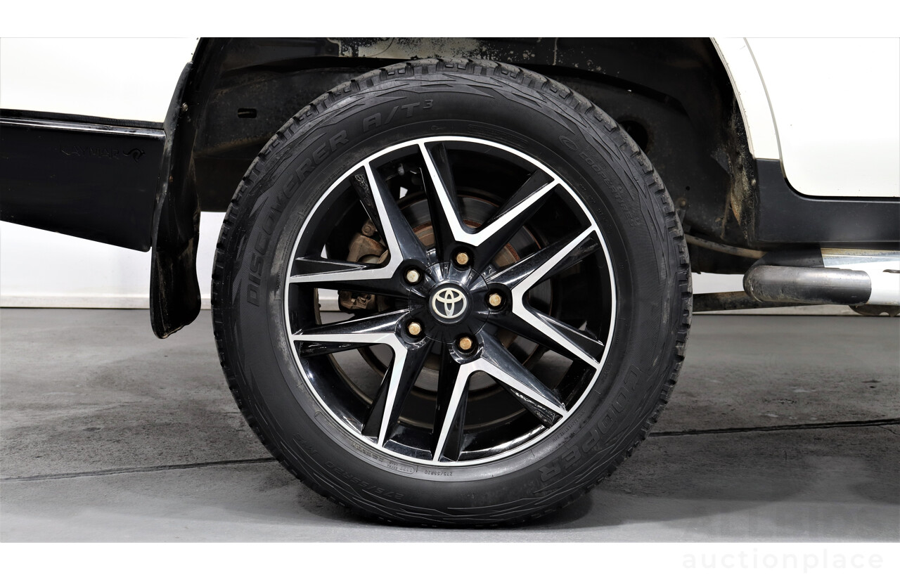 2/2013 Toyota Landcruiser GX (4x4) VDJ200R MY13 4d Wagon White 4.5L