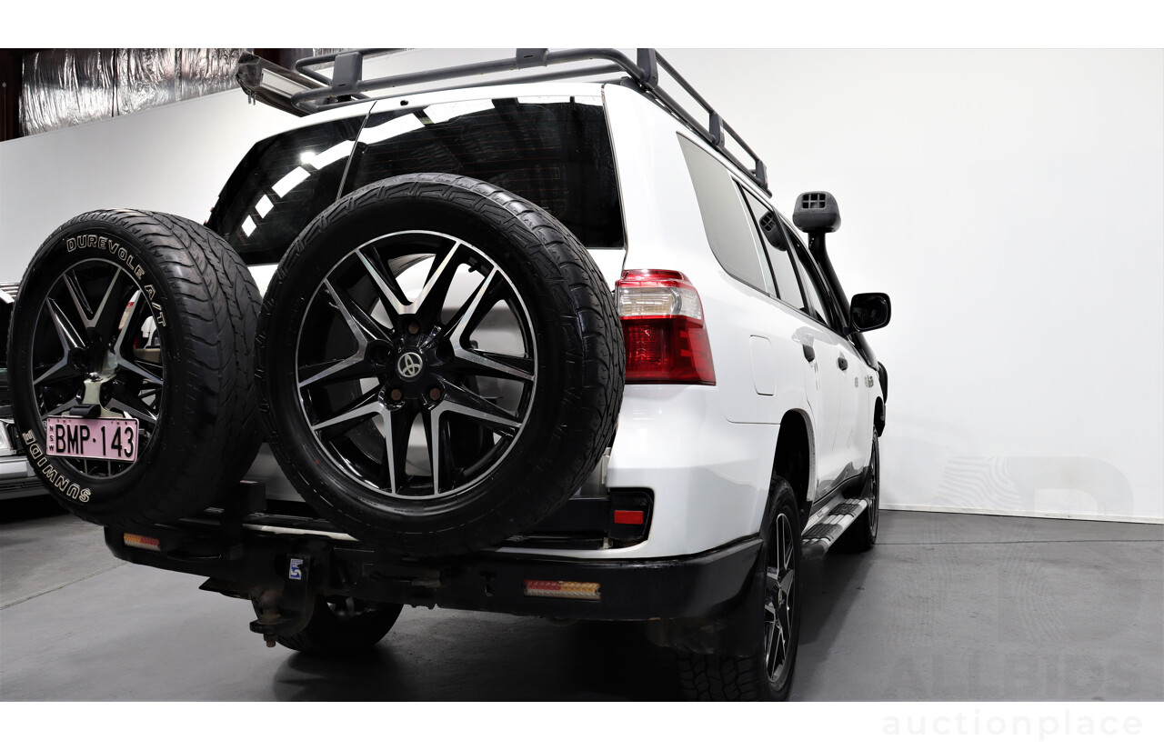 2/2013 Toyota Landcruiser GX (4x4) VDJ200R MY13 4d Wagon White 4.5L