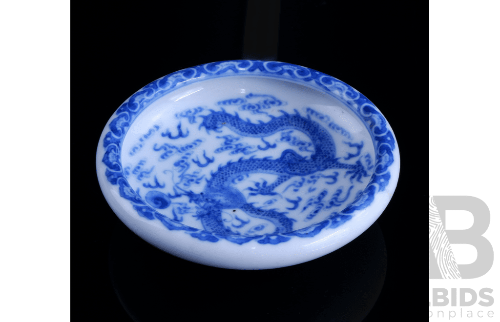 Japanese Hand Painted Ceramic Dish with Five Claw Dragon Decoration