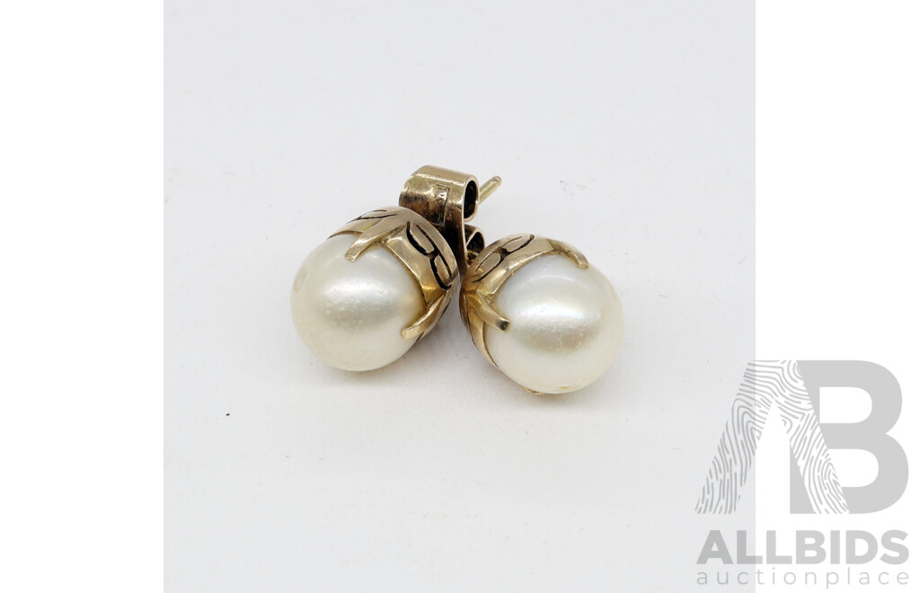 14CT Gold Claw Set Pearl Stud Earrings, 4.25 Grams