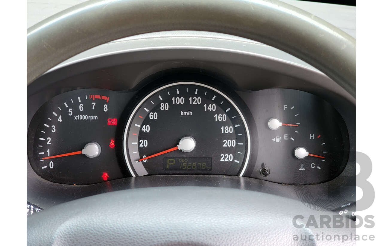 11/2011 Kia Carnival S VQ MY11 4d Wagon Silver 2.7L