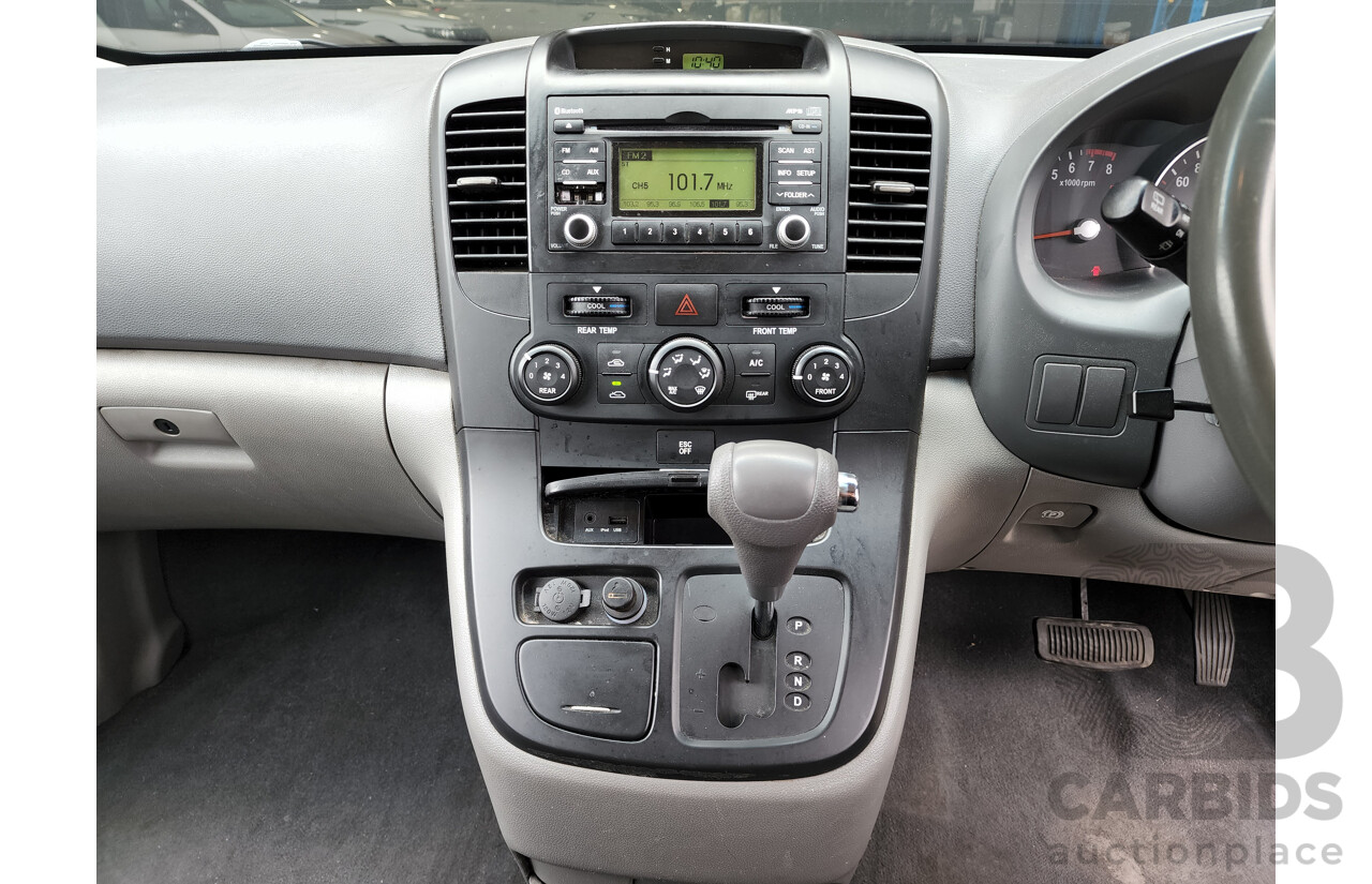 11/2011 Kia Carnival S VQ MY11 4d Wagon Silver 2.7L