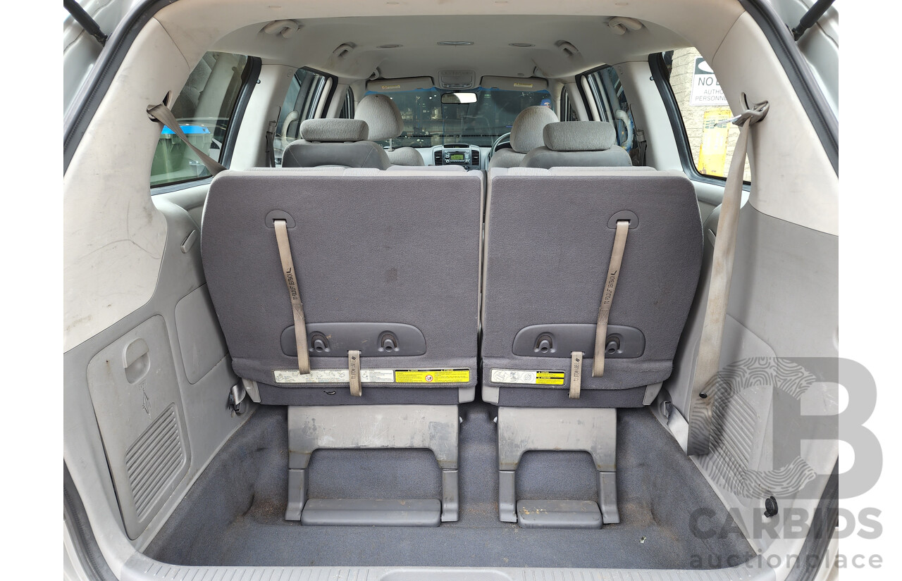 11/2011 Kia Carnival S VQ MY11 4d Wagon Silver 2.7L
