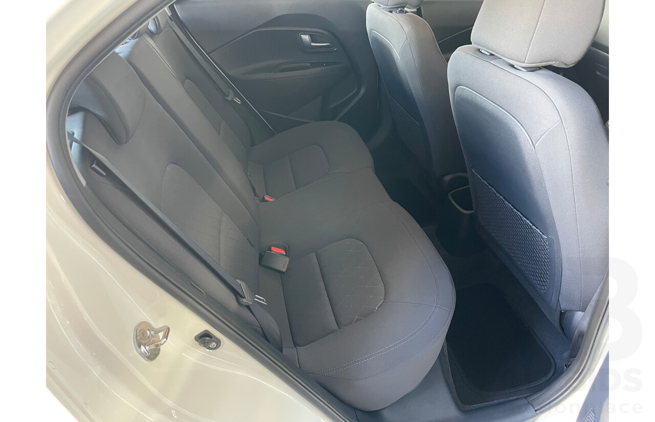10/2015 Kia RIO S UB MY16 5d Hatchback White 1.4L