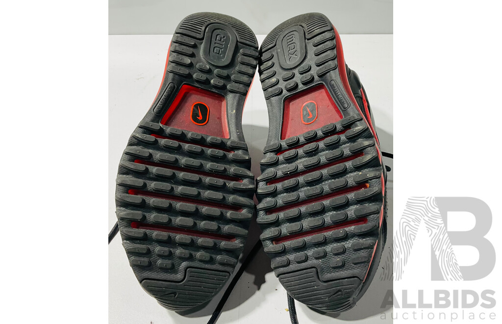 Pair of Men’s Nike Air Max 2013 Sneakers - Size US 9.5