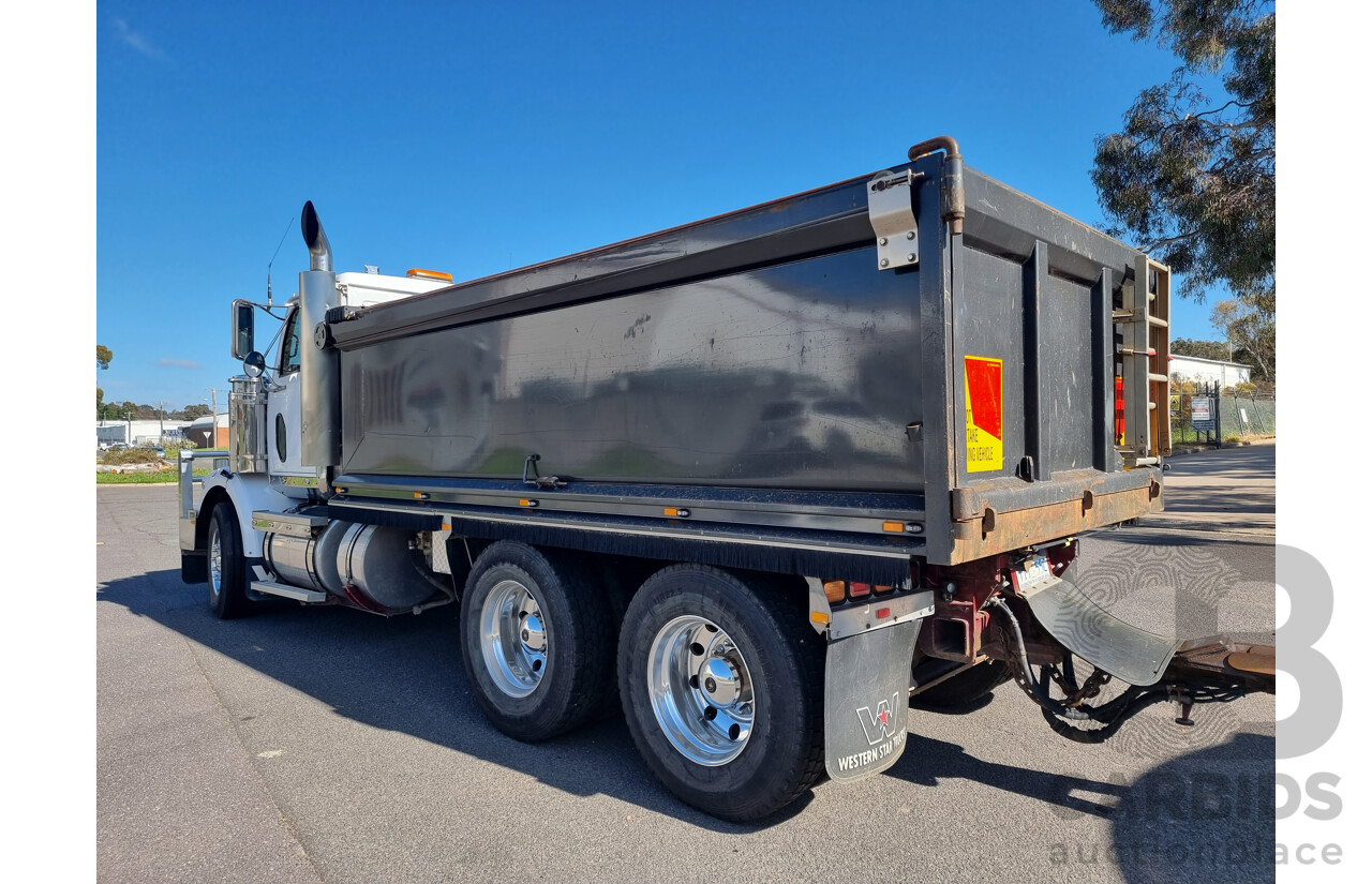 2004 Western Star Constellation Tipper Truck (5KKJAECG65PN28792) and 2009 Hercules Tri Axle Tipper (6T9T24V9790AFH159)