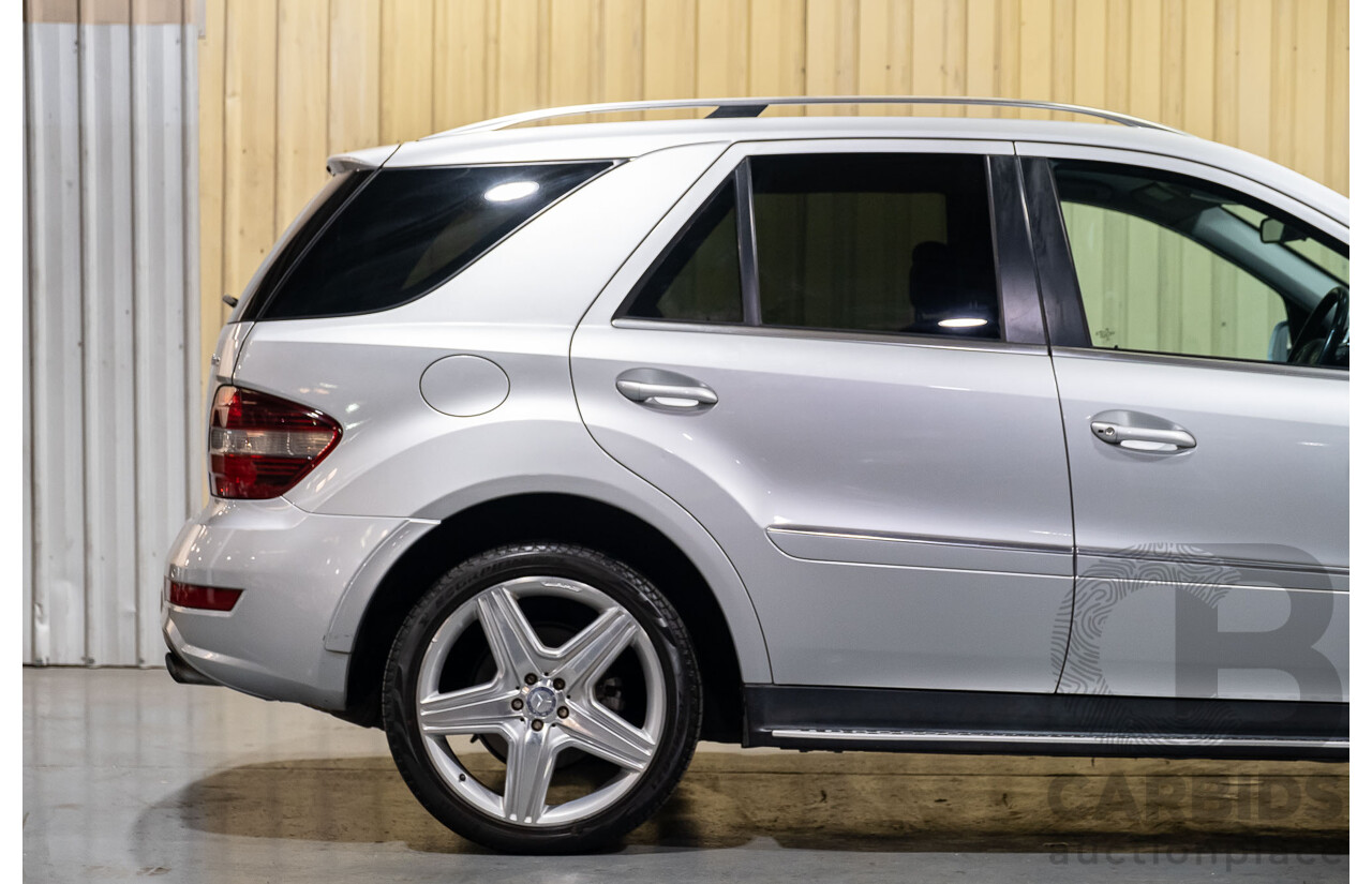 7/2010 Mercedes-Benz ML300 CDI BlueEfficency (4x4) W164 4d Wagon Iridium Silver Metallic V6 Turbo Diesel 3.0L