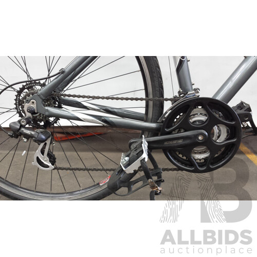 Trek 7100 21 Speed Hybrid Bike