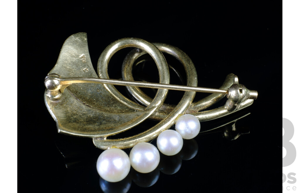 14ct Yellow Gold Brooch with Four Round Cultured Pearls, White with Very High Lustre, 9.6g