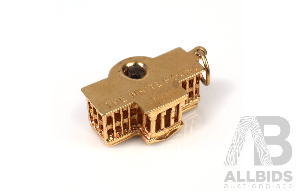 14ct Yellow Gold Pendant of the White House, 5.3g