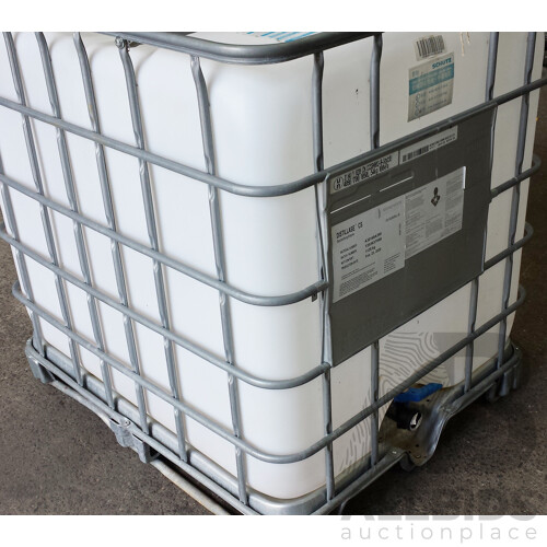 Schutz 1000 Litre IBC Tank With Metal Frame and Valve