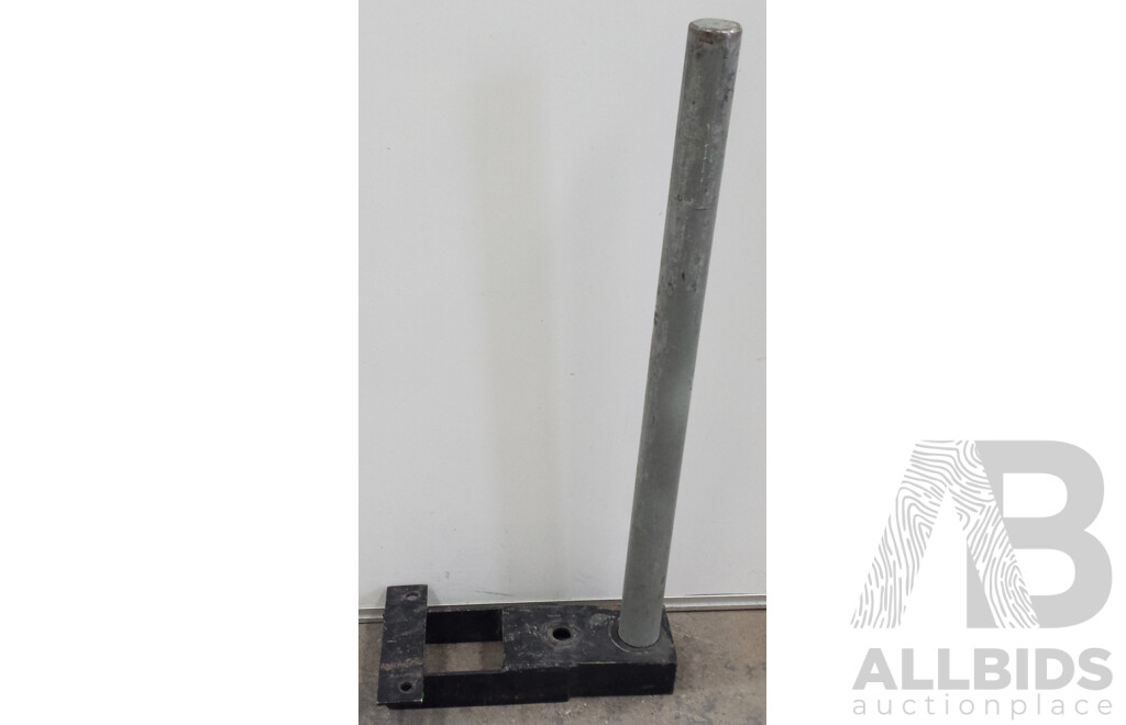 Custom Made Tow Bar Mount With Steel Pole