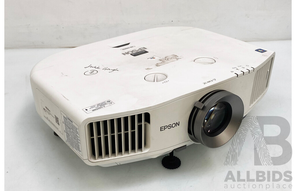 Epson (EB-G5950) PowerLite Pro Projector