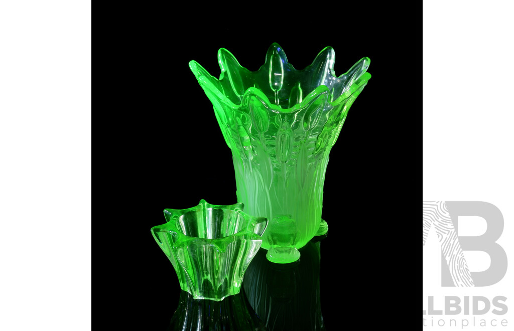 Vintage Sowerby Uranium Glass Depression Vase with Frog Insert and Bullrush and Frog Decoration