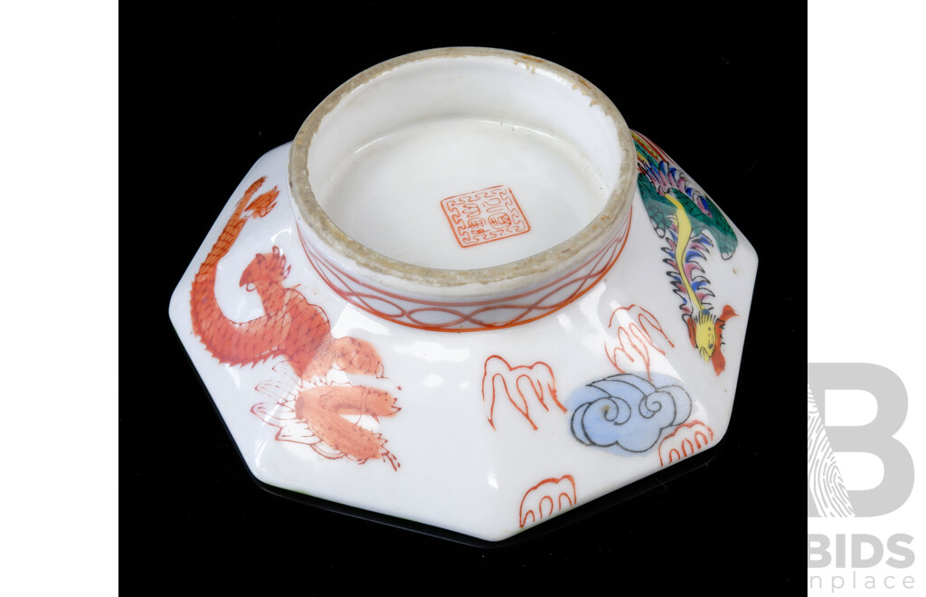 Vintage Chinese Porcelain Famille Rose Lobed Hexangonal Dish with Auspicious Bats, Phoenix and Dragon Decoration, Early 20th Century
