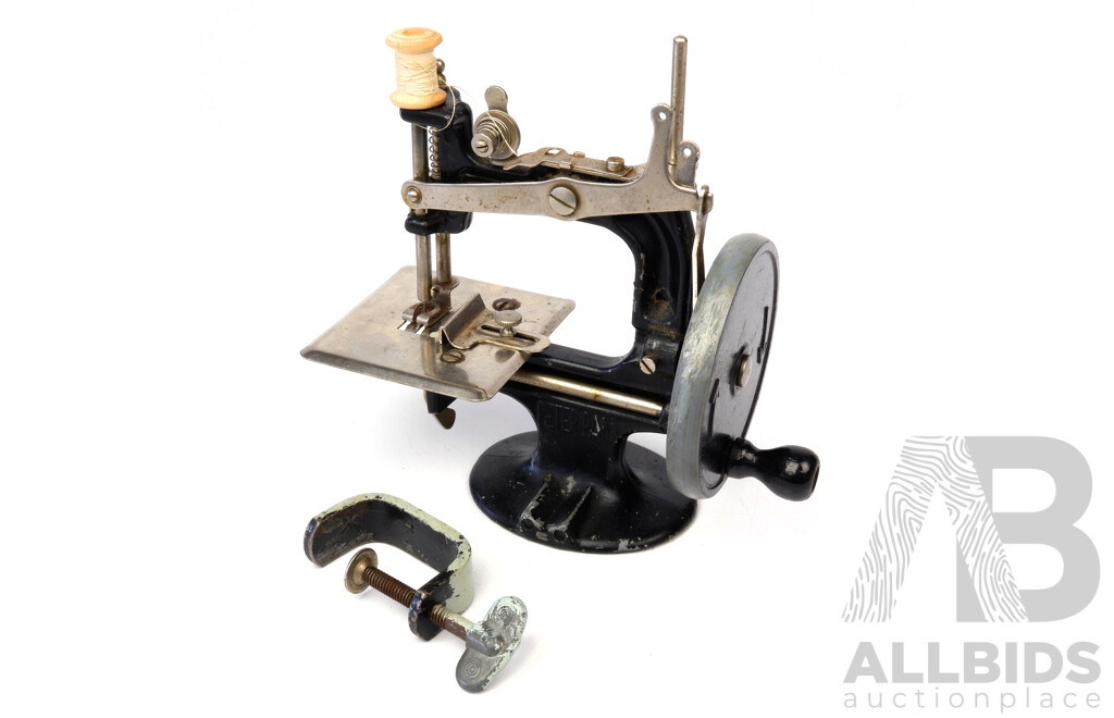 Antique Australian Peter Pan Childs Sewing Machine, Model 0