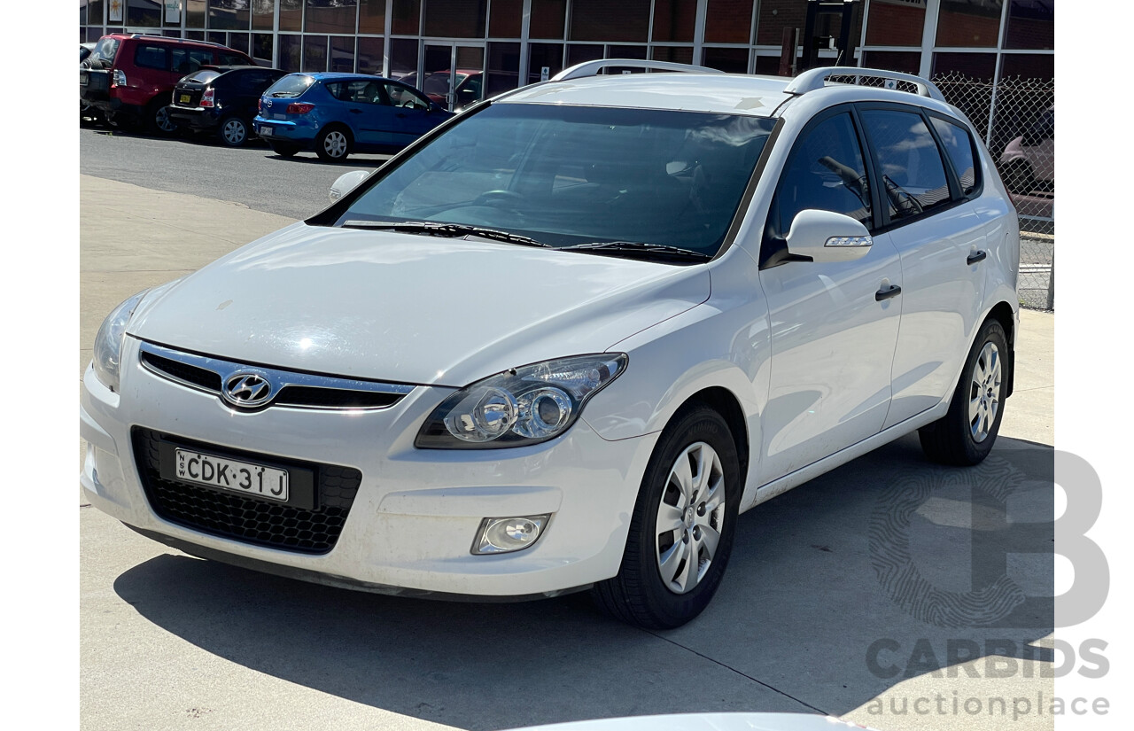 10/2011 Hyundai i30 cw SX 1.6 CRDi FD MY12 4d Wagon White 1.6L