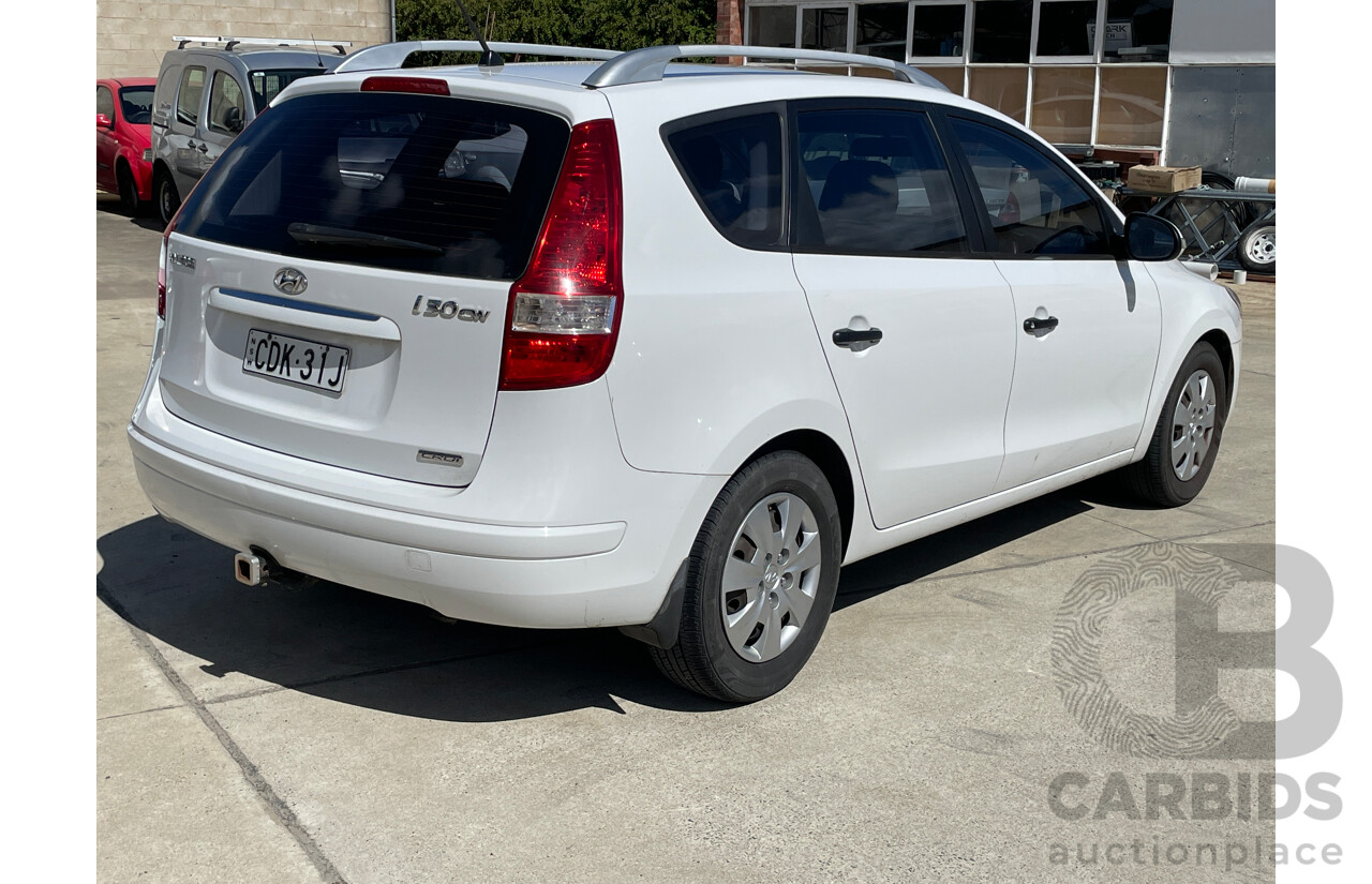 10/2011 Hyundai i30 cw SX 1.6 CRDi FD MY12 4d Wagon White 1.6L