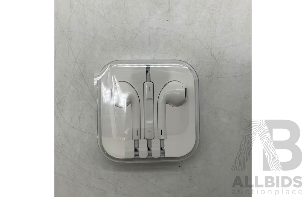 APPLE Earbuds (Wire) - Lot of 6 - Estimated Total ORP $149.00