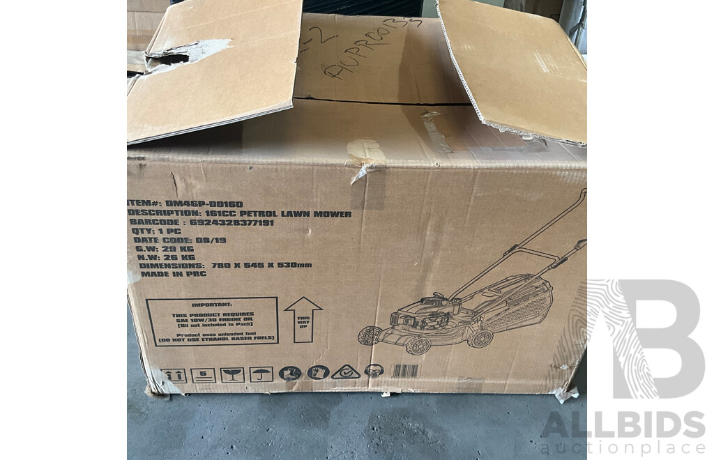 WESCO 161CC 4 Stroke 18 Inch Petrol Lawn Mower With Catcher  ORP $249.00