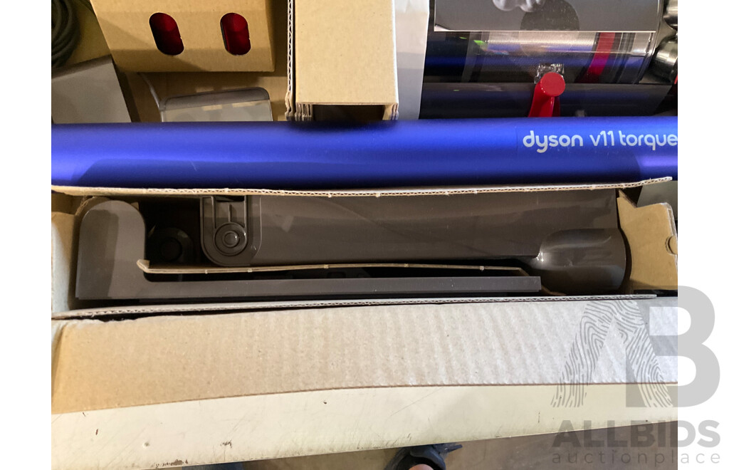 DYSON V11 Torque Drive Cordless Vacuum Cleaner - ORP $1499.99