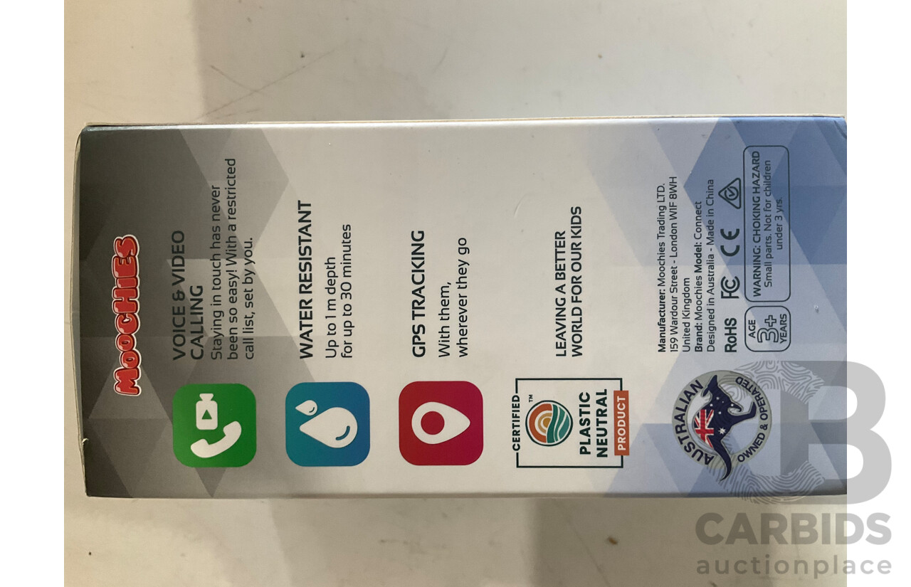 NAVMAN GPS - Altius Premium Multisport Gps Smart Watch - MOOCHIES Smart Watch - CYGNETT Phone Holder (Lof of 4) Estimated ORP $500