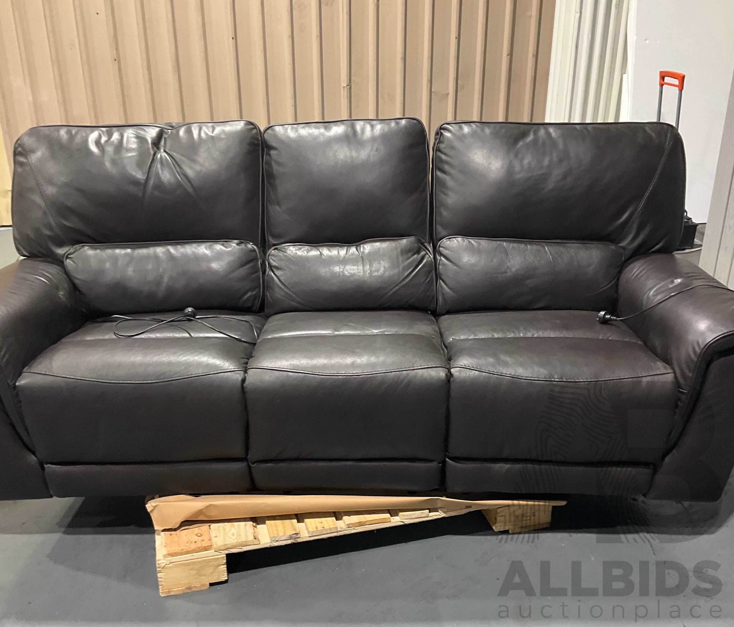 LEGGETT PLATT 3 SEATER Leather Lot 1438628 ALLBIDS