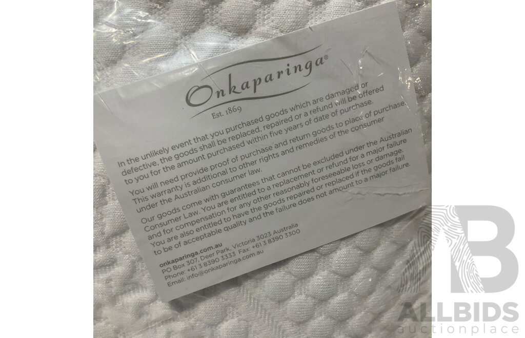 ONKAPARINGA (48391) Fitted Queen Multizone Electric Blanket - TOMMY BAHAMA Down Alternative Pillows X3 - ONKAPARINGA Memory Foam Pillow - Lot of 5 - Estimated ORP $200