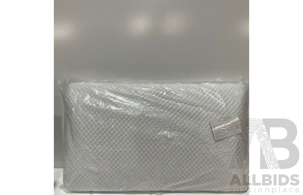 ONKAPARINGA (48391) Fitted Queen Multizone Electric Blanket - TOMMY BAHAMA Down Alternative Pillows X3 - ONKAPARINGA Memory Foam Pillow - Lot of 5 - Estimated ORP $200