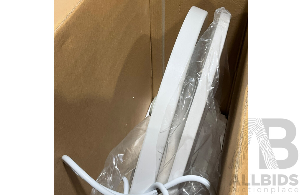 PRESENZA (98038) Heavy Duty Smart Bidet Seat White - Precenza (QTA025F) Bidet Water Filter (X4) - Lot of 5 - ORP $489.99