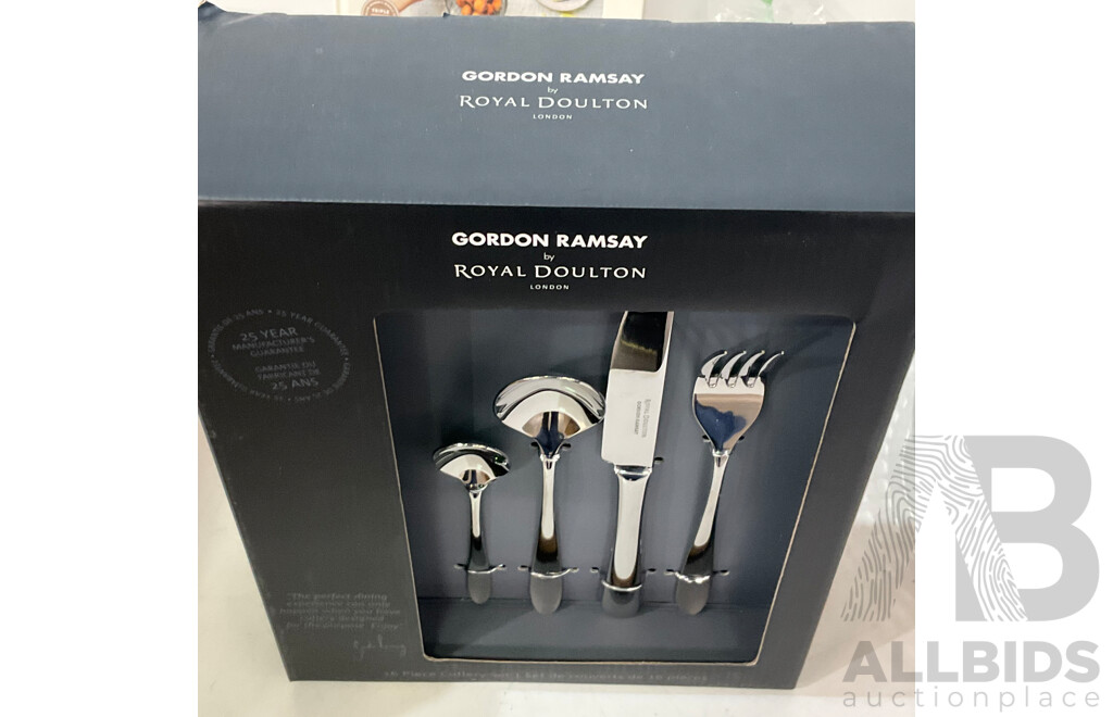 GORDON RAMSAY 16 Piece Cutlery Set - COOK-PAL Beijing Wok - THERMOS - Books and Pots - Lot of 7 - Total Estimated ORP $210