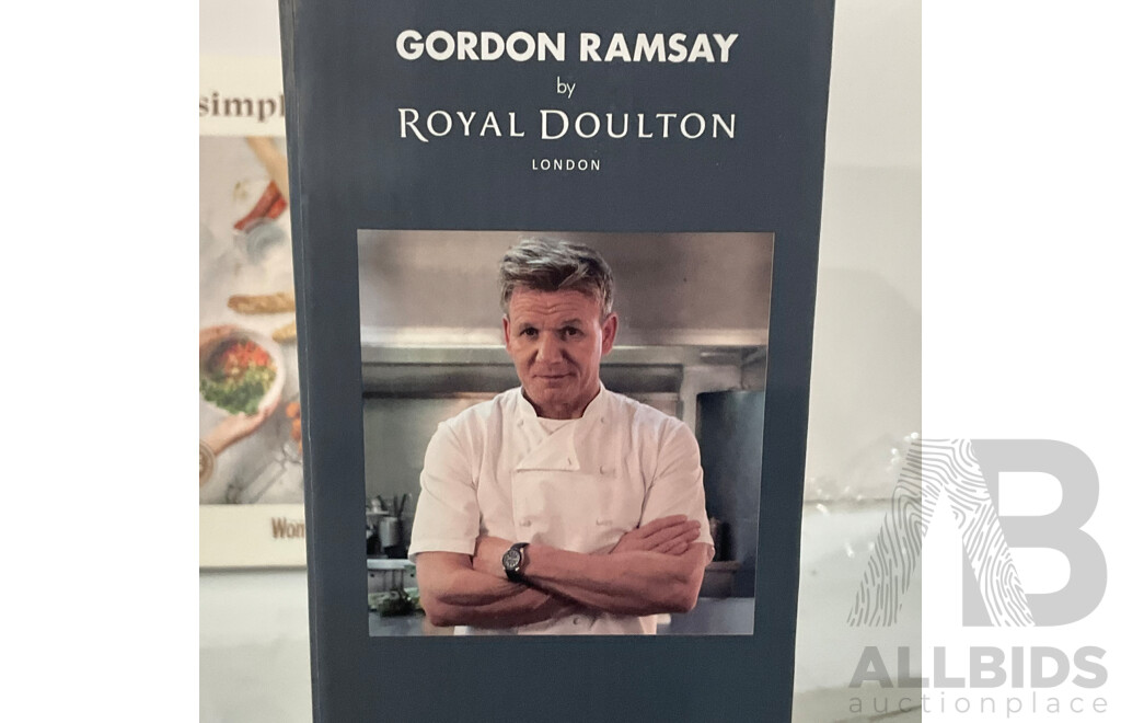 GORDON RAMSAY 16 Piece Cutlery Set - COOK-PAL Beijing Wok - THERMOS - Books and Pots - Lot of 7 - Total Estimated ORP $210