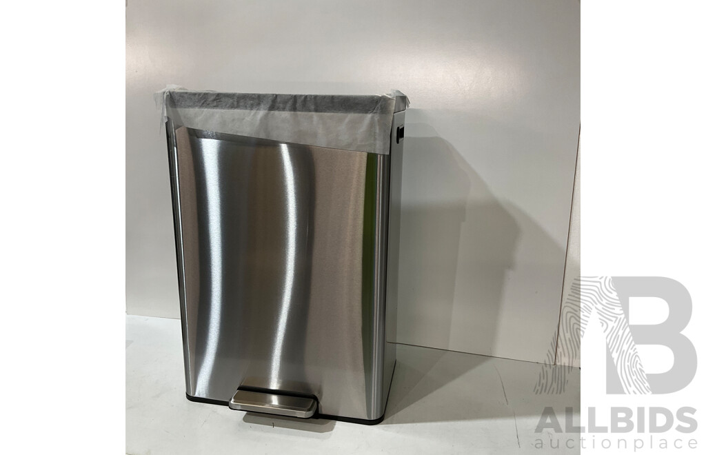 SENSIBLE ECO LIVING Step Bin 47L (1600211), CLARK (CL10007.C5A) Round Basin Mixer - LOT of 2 - TOTAL ORP $302.94