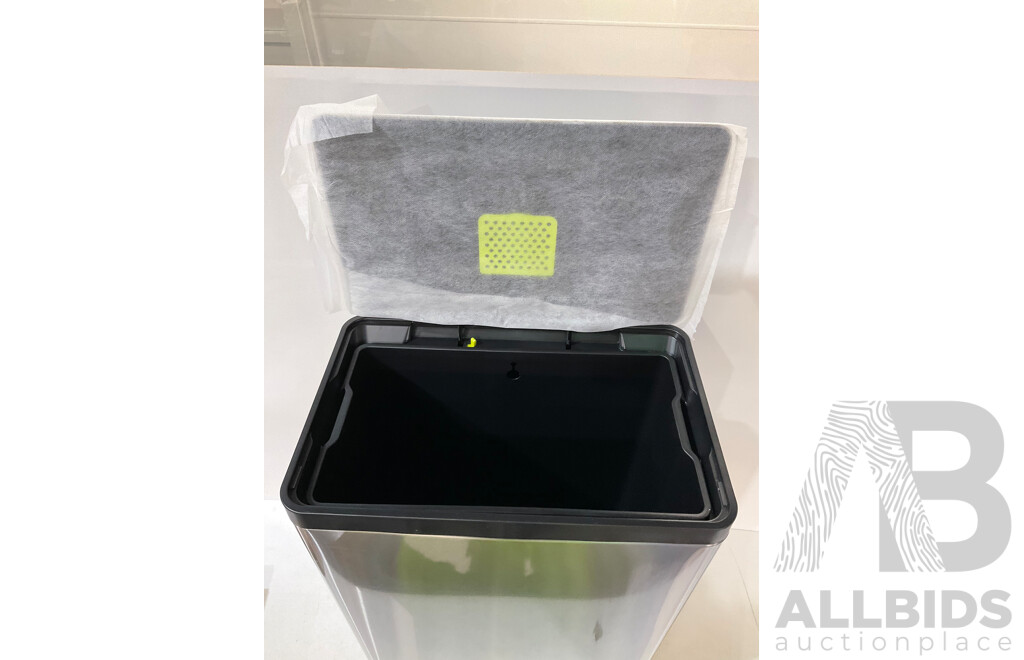 SENSIBLE ECO LIVING Step Bin 47L (1600211), CLARK (CL10007.C5A) Round Basin Mixer - LOT of 2 - TOTAL ORP $302.94