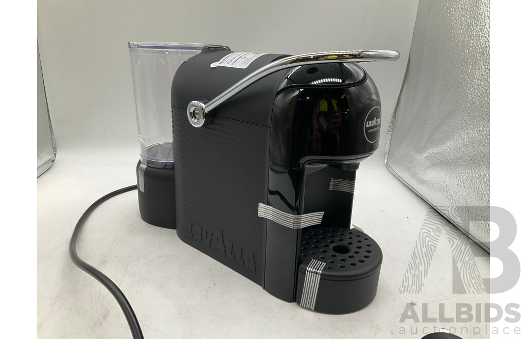 NUTRIBULLET (NBF07500-1210DG) Blender Combo 1200 & LAVAZZA a Modo Mio Jolie - Lot of 2 - Total ORP $338.00