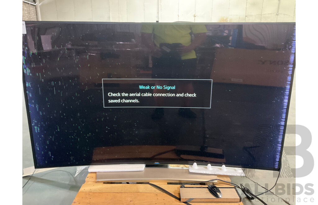 Samsung (UA78HU9000) 78 inch Ultra HD Smart 3D Curved LED-LCD TV - ORP $9,989.00