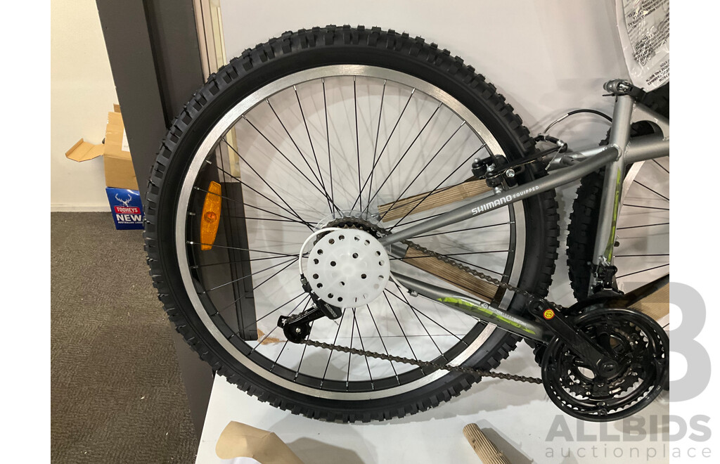 HUFFY (200011) Women's 66cm Mountain Bike, Single Suspension Silver - Estimated ORP $320.00