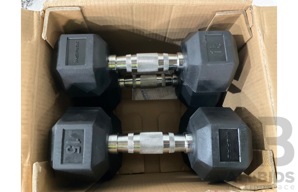 INSPIRE FITNESS (5-30HEXDBKIT) 95KG (210 LB, 5-30 LB) RUBBER DUMBBELL SET WITH RACK - ORP $884.99