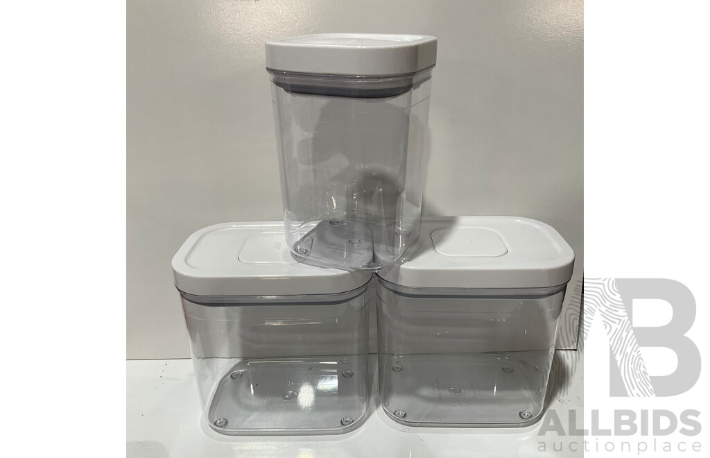 PYREX, OXO and Assorted Kitchen Storage Items - LOT of 16 - Approximate ORP $159.99