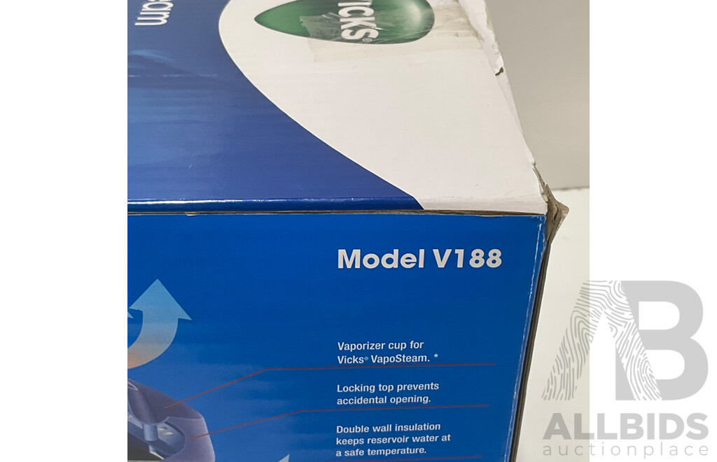 PRESENZA (181203) Italia Deluxe Soft Close Quick Release Toilet Seat (ONE ONLY) - VICKS (132727) Warm Steam Therapy Vaporiser - Lot of 2 - Total ORP $150.00