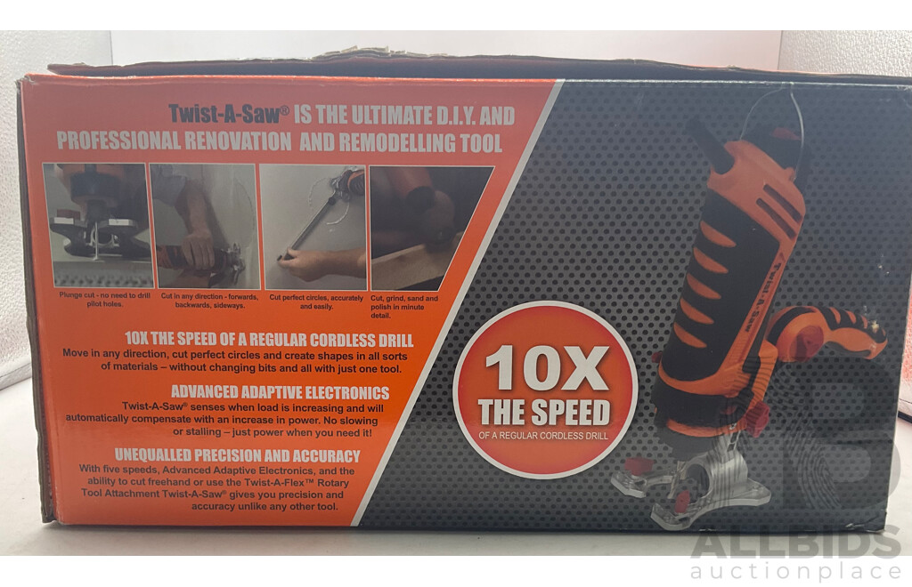 THE RENOVATOR Twist-a-Saw Deluxe Kit - ORP $108.99