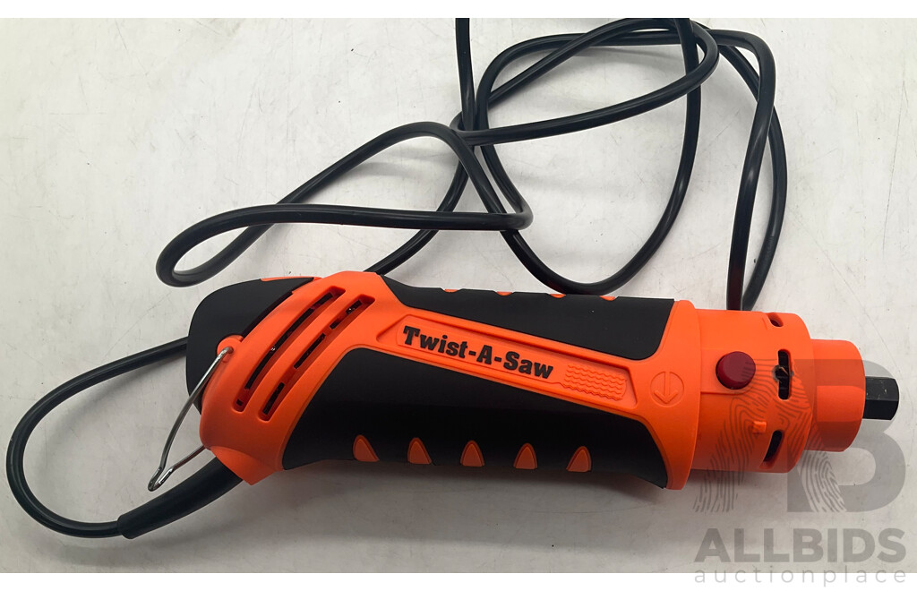 THE RENOVATOR Twist-a-Saw Deluxe Kit - ORP $108.99