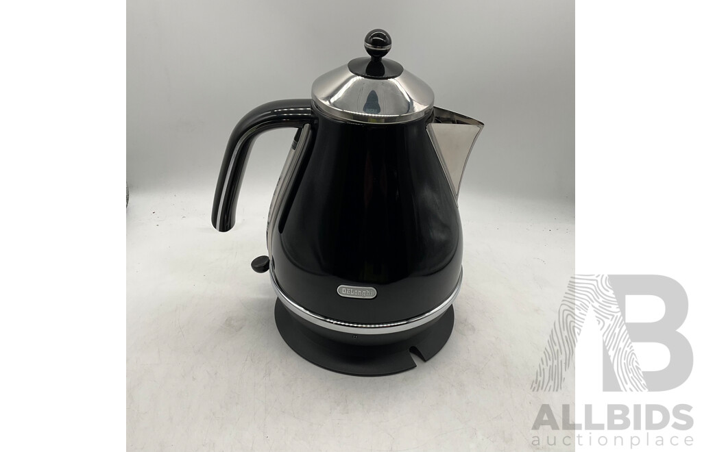 DELONGHI (KB-02001.BK) Icona Kettle (Black) & Assorted Kitchenware & Books - Lot of 6 - Estimated Total ORP $199.99