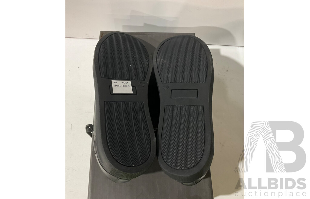AQUILA (114034) Jed Men's Shoes (Navy & Black, Size 42) Lot of 2 - Estimated Total ORP $300.00
