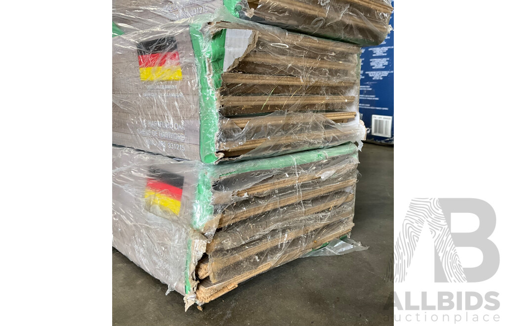 GOLDEN SELECT Hartford Oak Water Resistant Laminate Flooring (Cover 1.15m2) - Lot of 3 - Estimated Total ORP $215.00