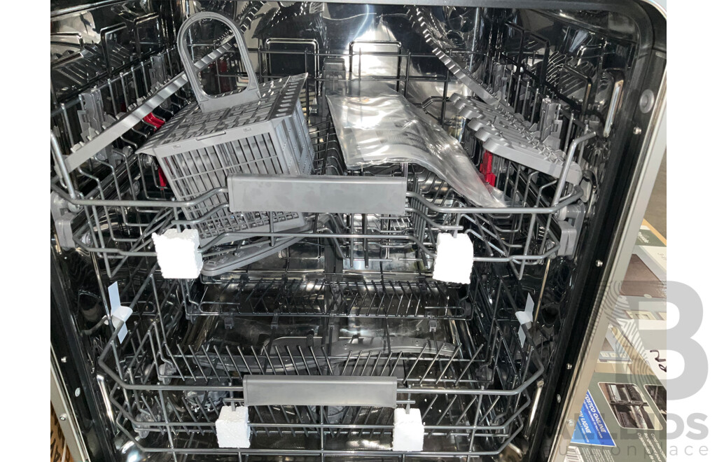 WHIRLPOOL (WFE2B19XAUS) Freestanding Dishwasher - ORP $999.00